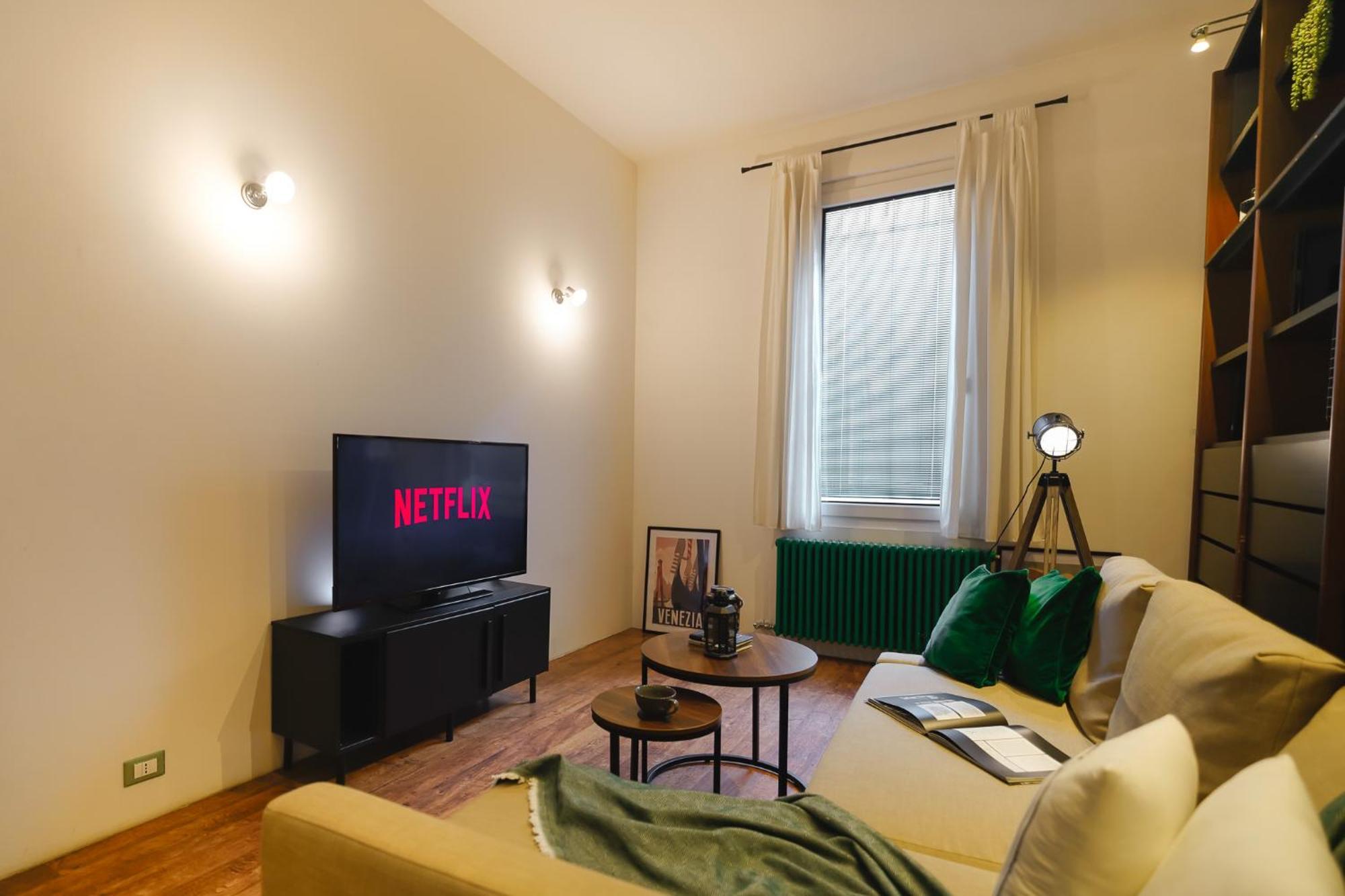 Entire Industrial Flat Venice With Patio - Free Parking *