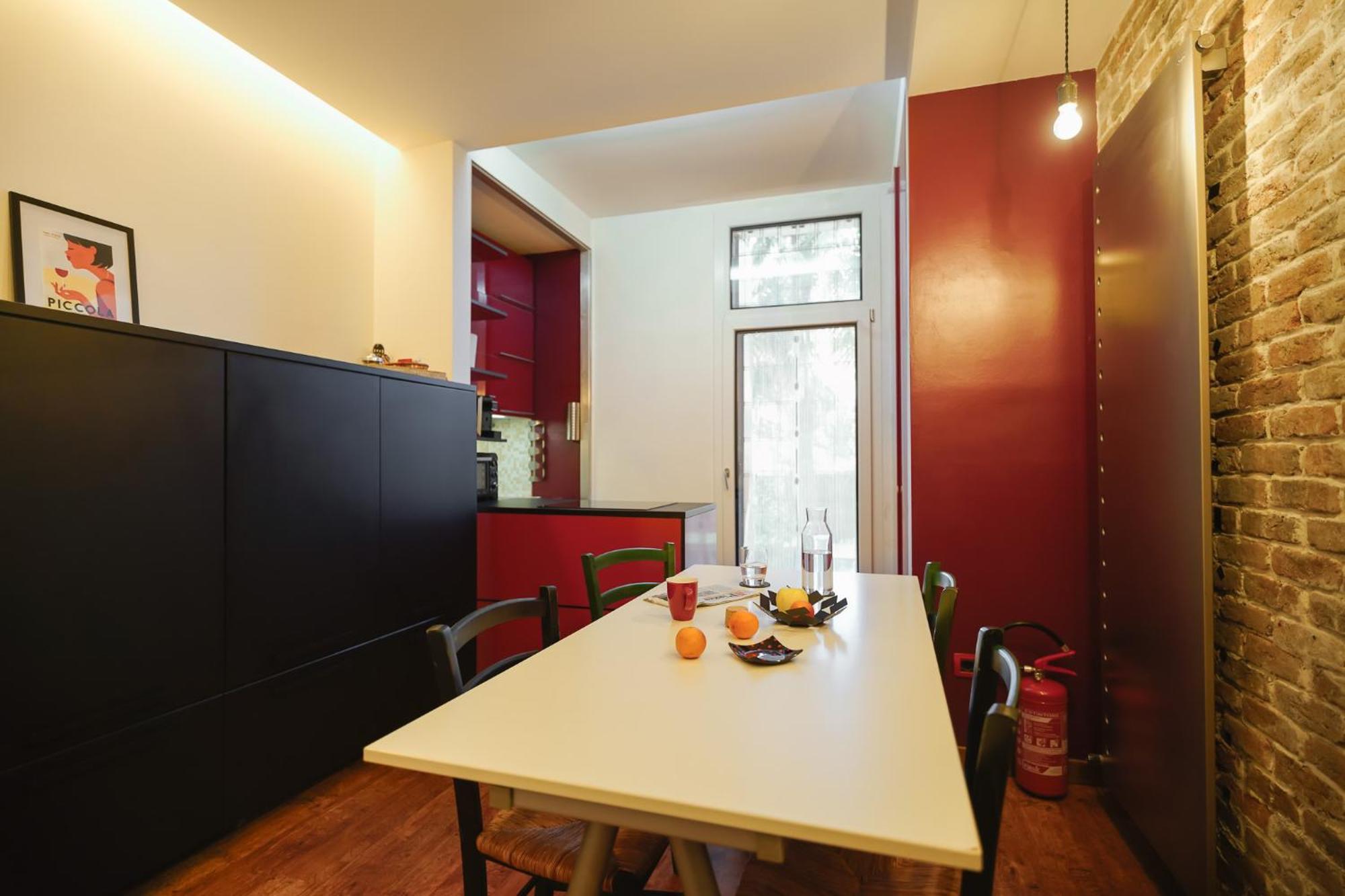 Entire Industrial Flat Venice With Patio - Free Parking Apartment *